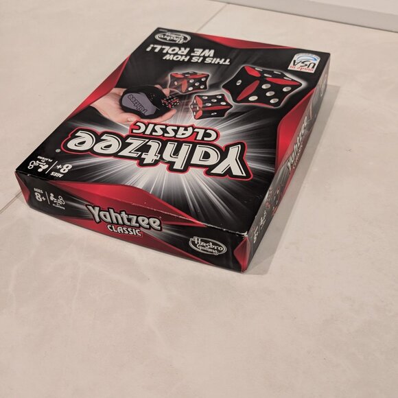 Yahtzee Classic Hasbro Games (00950) - Picture 2 of 8